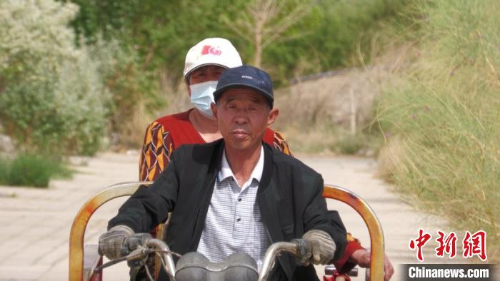 【十年@每一個(gè)奮斗的你】?jī)?nèi)蒙古“全國(guó)最美家庭”:為家鄉(xiāng)添彩為“綠色”賦能