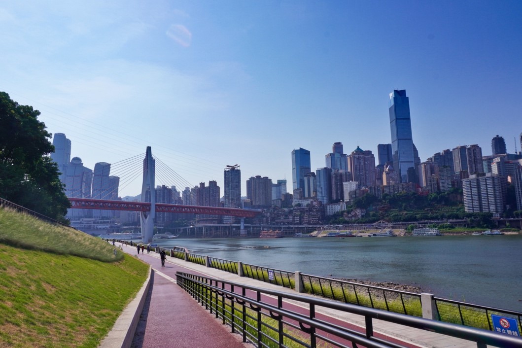 【發(fā)現(xiàn)最美 你評(píng)我論】重慶:“兩江四岸”治理升級(jí) 消落帶變身“網(wǎng)紅打卡地”