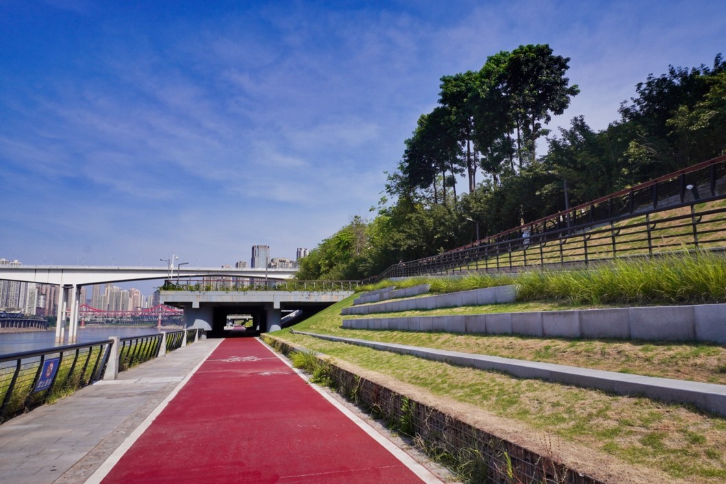 【發(fā)現(xiàn)最美 你評(píng)我論】重慶:“兩江四岸”治理升級(jí) 消落帶變身“網(wǎng)紅打卡地”