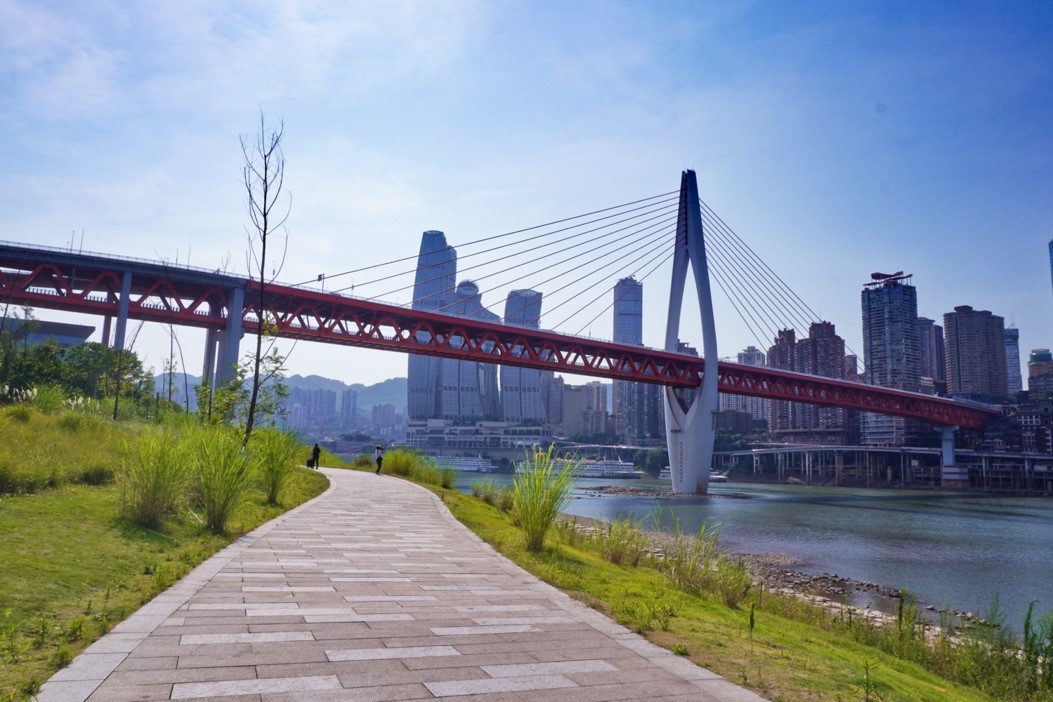 【發(fā)現(xiàn)最美 你評(píng)我論】重慶:“兩江四岸”治理升級(jí) 消落帶變身“網(wǎng)紅打卡地”