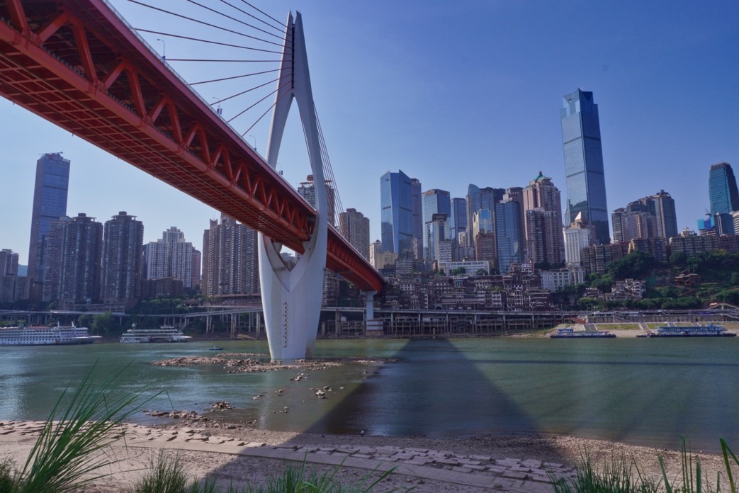 【發(fā)現(xiàn)最美 你評(píng)我論】重慶:“兩江四岸”治理升級(jí) 消落帶變身“網(wǎng)紅打卡地”