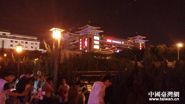 西安回民街:比臺(tái)北士林更熱鬧的夜市 西安回民街:比臺(tái)北士林更熱鬧的夜市