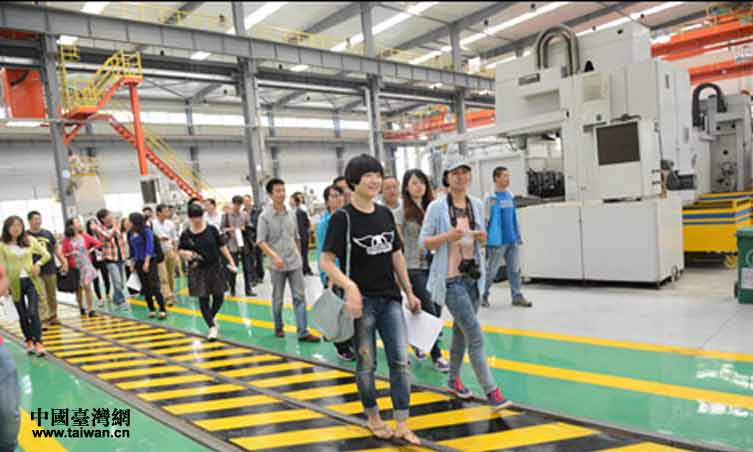 全國網(wǎng)絡(luò)媒體寶雞行記者們走進(jìn)寶雞石油機(jī)械公司 全國網(wǎng)絡(luò)媒體寶雞行記者們走進(jìn)寶雞石油機(jī)械公司