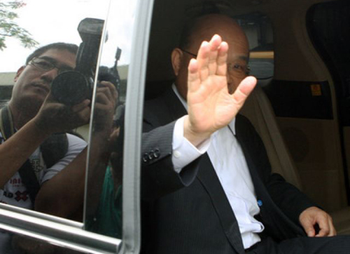 民進黨主席蘇貞昌25日前往黨職選舉投票地點完成投票程序 民進黨主席蘇貞昌25日前往黨職選舉投票地點完成投票程序