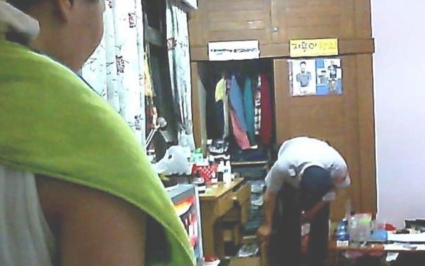 警察“為民除蟑” 警察“為民除蟑”