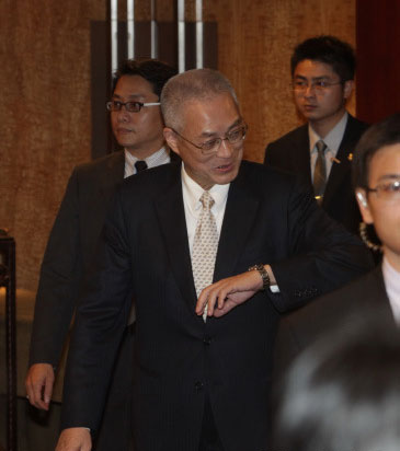 �Ƕ��x��ϯ�_(t��i)��(li��n)�x��(hu��)����(du��)��������ϯһ�£����д�ҡ����첻���@��(g��)����