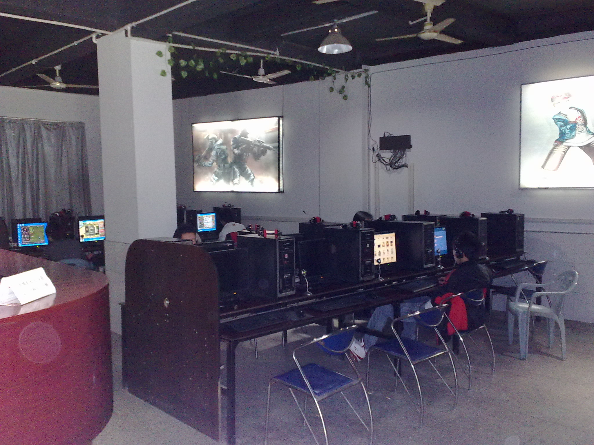 臺(tái)灣小夫妻失業(yè)無家可歸,帶女兒蝸居網(wǎng)吧1個(gè)月 臺(tái)灣小夫妻失業(yè)無家可歸,帶女兒蝸居網(wǎng)吧1個(gè)月