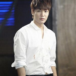 李敏鎬快閃登臺(tái) 最?lèi)?ài)閃亮瞳孔 李敏鎬快閃登臺(tái) 最?lèi)?ài)閃亮瞳孔