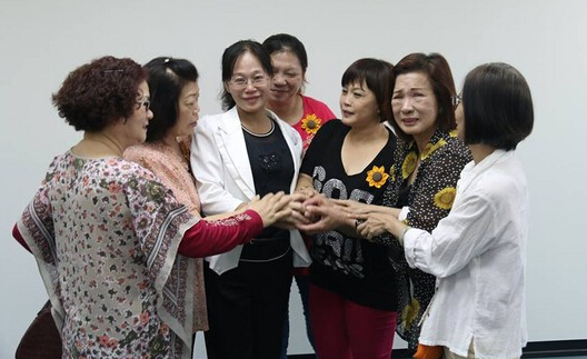 �°l(f��)֮�����ֿh�DŮ�F(tu��n)�w�����L(zh��ng)����30���˵��й������x�灆���ʹ�������_(t��i)ý�D��