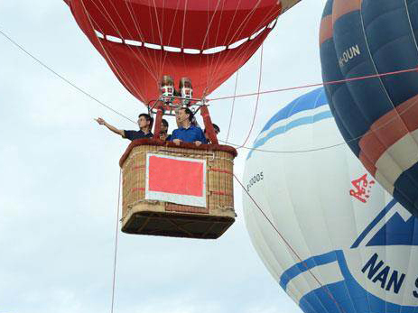 �±����L(zh��ng)��������˟����һ�w�_����Ц�f���X�ܰ�