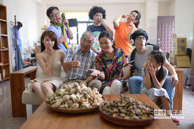 �����߼ҵ����u����(j��ng)�xӰƬ����(qi��ng)�{(di��o)�x�e������һ�c(di��n)��ˮ����һ�c(di��n)֙�R����Щ��Ĭ���Ҹ��С�