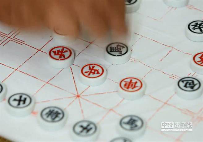 �����߼ҵ����u�������������á��ڡ��Ե����R�������ߺ�����܊�����W(w��ng)���|(zh��)���y����־��Ҫ��Ę�RӢ��