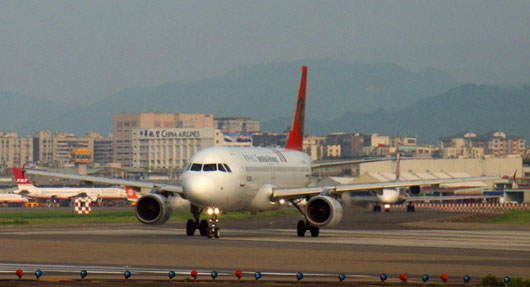 臺(tái)灣復(fù)興航空公司GE-222航班資料圖(圖片來源:臺(tái)灣《聯(lián)合報(bào)》) 臺(tái)灣復(fù)興航空公司GE-222航班資料圖(圖片來源:臺(tái)灣《聯(lián)合報(bào)》)