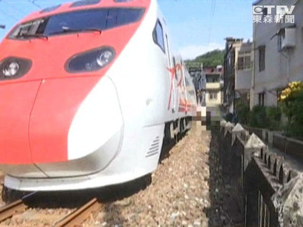 臺(tái)鐵事故現(xiàn)場(chǎng) 臺(tái)鐵事故現(xiàn)場(chǎng)