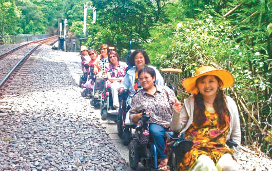 半身癱瘓的她 首位輪椅族導游 半身癱瘓的她 首位輪椅族導游