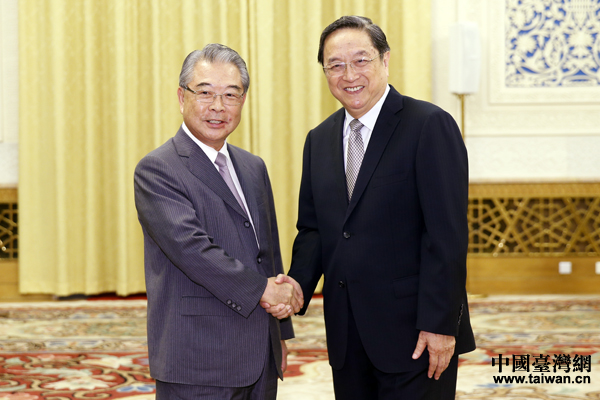 俞正聲18日在北京會(huì)見了臺(tái)灣工業(yè)總會(huì)大陸經(jīng)貿(mào)考察團(tuán)一行 俞正聲18日在北京會(huì)見了臺(tái)灣工業(yè)總會(huì)大陸經(jīng)貿(mào)考察團(tuán)一行