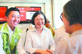 綠陣營(yíng)新竹市彰化縣分裂 蔡英文出馬 綠陣營(yíng)新竹市彰化縣分裂 蔡英文出馬