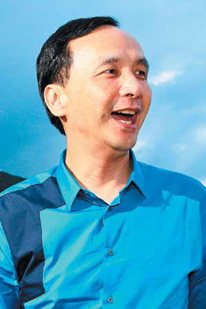 朱立倫從容回應對手炮火 似把游錫堃當成透明人 朱立倫從容回應對手炮火 似把游錫堃當成透明人