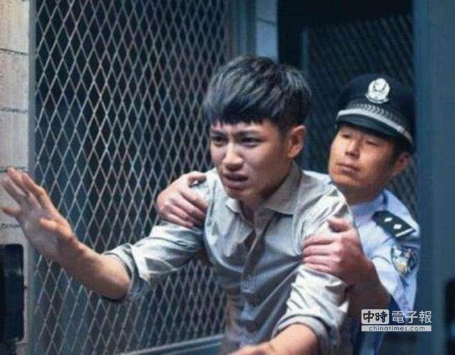 С�r(sh��)��4������|������z