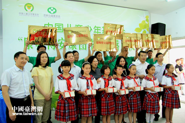 “康師傅安康圖書館”15日在雅安漢源富林鎮(zhèn)第三小學落成 “康師傅安康圖書館”15日在雅安漢源富林鎮(zhèn)第三小學落成