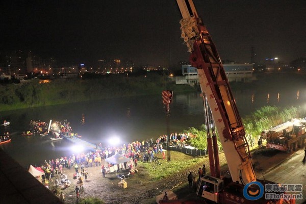 救援現(xiàn)場(chǎng) 救援現(xiàn)場(chǎng)