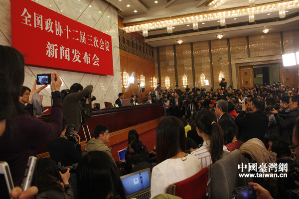 全國政協(xié)十二屆三次會(huì)議舉行新聞發(fā)布會(huì) 全國政協(xié)十二屆三次會(huì)議舉行新聞發(fā)布會(huì)