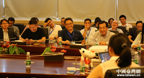 臺灣互聯(lián)網(wǎng)業(yè)者參訪大陸電商龍頭企業(yè)京東商城 臺灣互聯(lián)網(wǎng)業(yè)者參訪大陸電商龍頭企業(yè)京東商城