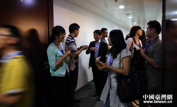 臺(tái)灣互聯(lián)網(wǎng)業(yè)者參訪大陸電商龍頭企業(yè)京東商城 臺(tái)灣互聯(lián)網(wǎng)業(yè)者參訪大陸電商龍頭企業(yè)京東商城