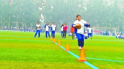 �����W(xu��)У�\(y��n)��(d��ng)��(hu��)�ض���Ⱦ���ճ��_(k��i)�����L(zh��ng)���M