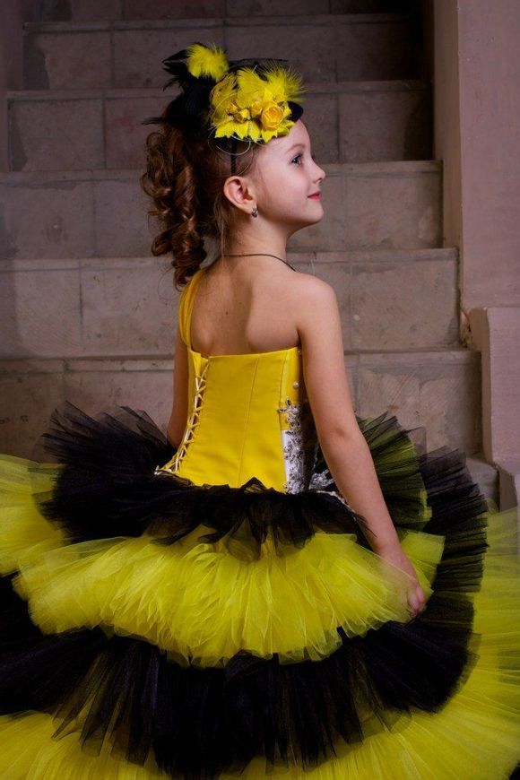 �������ˊʘ�Ӎ ���_˹�}��ͯģ��������(Angelina Kurkina)�l(f��)��һ�M����,��Ƭ��С�������Ͱ�׃,�·��`�䷲�g��