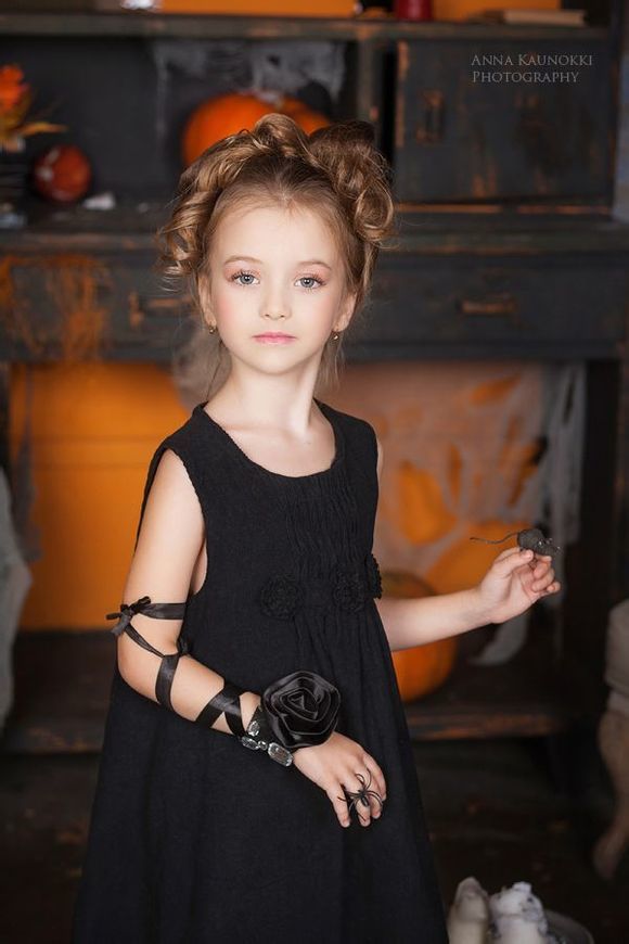 �������ˊʘ�(l��)Ӎ ���_˹�}��ͯģ��������(Angelina Kurkina)�l(f��)��һ�M����,��Ƭ��С�������Ͱ�׃,�·��`�䷲�g��