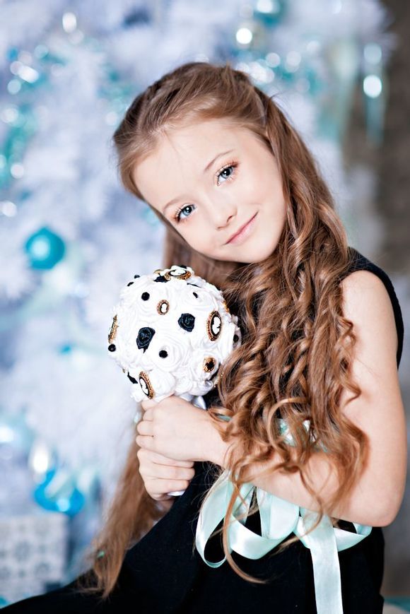 �������ˊʘ�Ӎ ���_˹�}��ͯģ��������(Angelina Kurkina)�l(f��)��һ�M����,��Ƭ��С�������Ͱ�׃,�·��`�䷲�g��