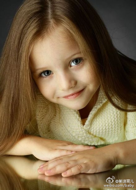 �������ˊʘ�Ӎ ���_˹�}��ͯģ��������(Angelina Kurkina)�l(f��)��һ�M����,��Ƭ��С�������Ͱ�׃,�·��`�䷲�g��