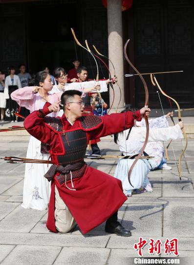 福州大學(xué)生傳統(tǒng)射藝展示彰顯青年學(xué)子傳承尚武修德精神