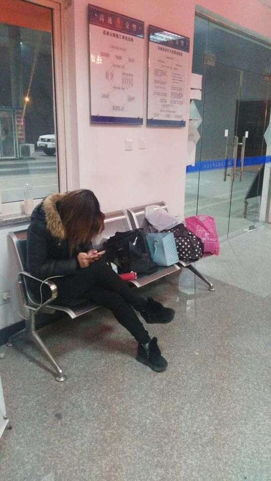 女子在警務(wù)室