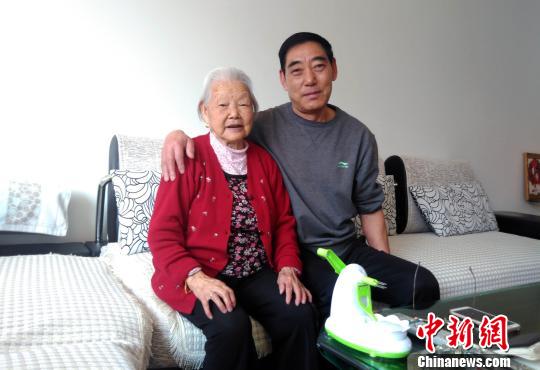 年近七旬老人悉心照料93歲母親:陪伴才是最好地盡孝