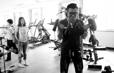 �O�d���M(j��n)�쿵�䶾���������䶾��(j��ng)�v�����A�r(sh��)��(b��o)ӛ�ߚWꖕԷƔz