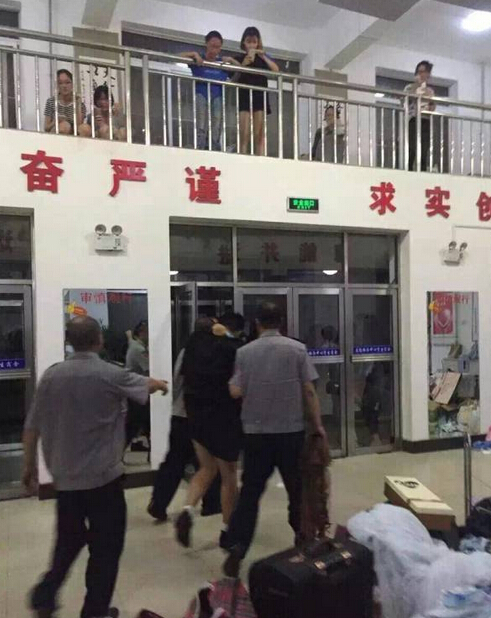 �W(w��ng)�����ĳ��Wһ׃�B(t��i)��ҹ�JŮ�������ٰl(f��)���Wʿ�����ڎ���