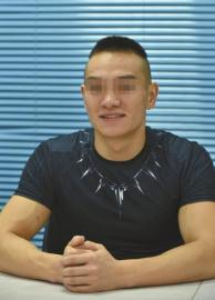 小伙兩下撂倒劫匪婉拒感謝:我還要回家做飯 小伙兩下撂倒劫匪婉拒感謝:我還要回家做飯