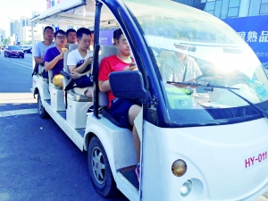 ӛ���ڵ��Fվ�⿴����������ƿ܇�������һ߅�������M���R���_����