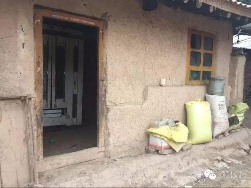 ������m��ǰ�ͺ��ӂ�ס�ķ���������һֻ���f�Ĺ����������A�ļҾߣ�