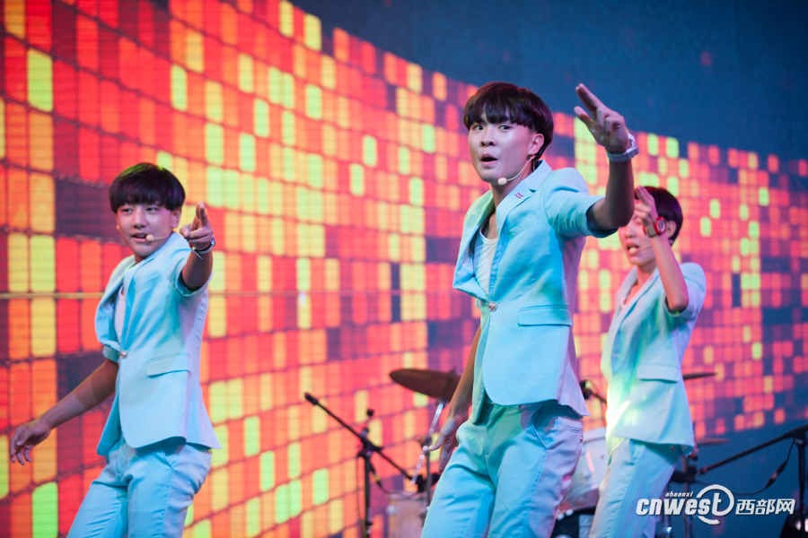 �����00�󡱽M�Ͽ���TFBoys ��־�ɞ�피�M��