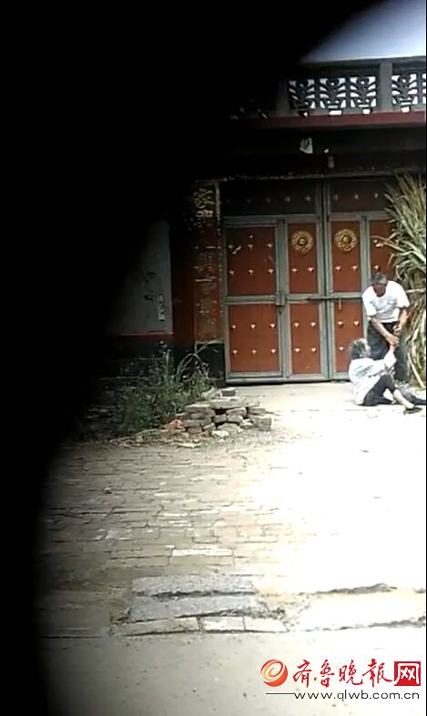 19����һ���L��2��犵ġ���ſhˮ����һ�����˱����Ӛ��򡱵�ҕ�l�ھW(w��ng)��������ӛ���C��(sh��)���������˞���ſhˮ�����(zh��n)��]��91�q�������P�������ߞ�����Ѯ���TŮ���Oĳ��