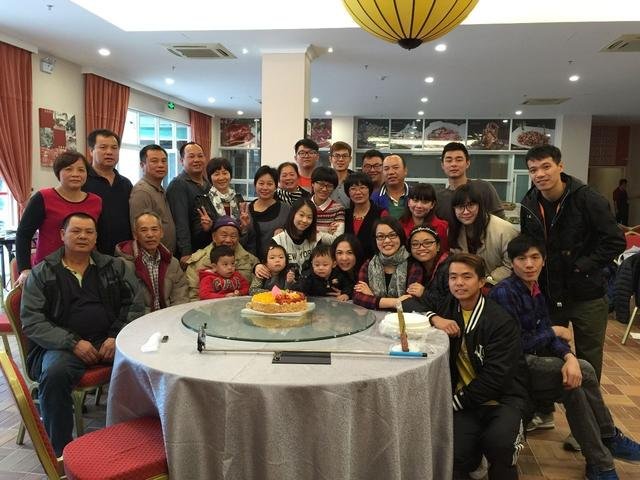 廣東大家庭四世同堂27口人 32年來未分家 廣東大家庭四世同堂27口人 32年來未分家