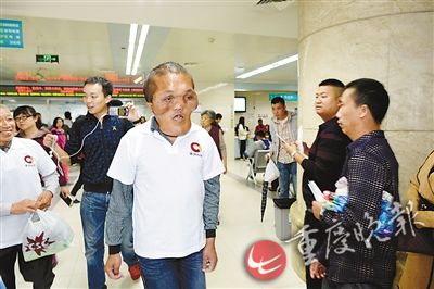 夏元海在醫(yī)院里受到眾人關(guān)注