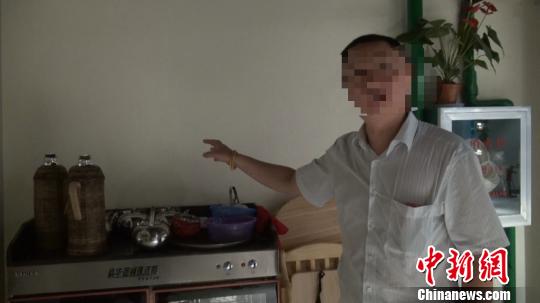 南寧餐館老板“爆粗門”引全城圍觀專家呼吁理性對(duì)待