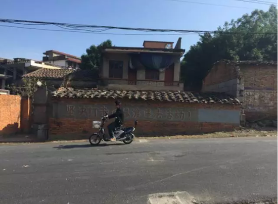 12��13�գ��L(zh��ng)����̶�^�(zh��n)����͵�Ɍҽ���ֹ����(d��ng)?sh��)ؽ���ˢ�˺ܶ���͵�ɵĘ?bi��o)�Z(y��)���¾���(b��o)ӛ���_�� �z