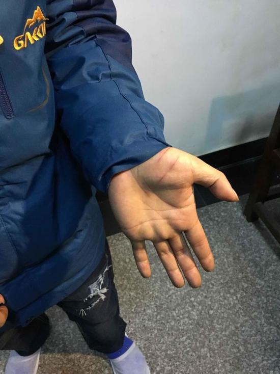  ����6600Ԫ�]�вʣ���ɽ�����������R�Ը�5���󾯷Q��������