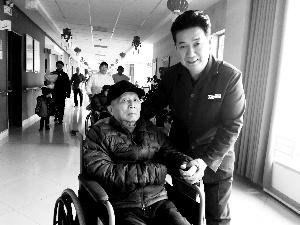 護工連續(xù)8年在養(yǎng)老院過節(jié)期待退休后能陪家人過年