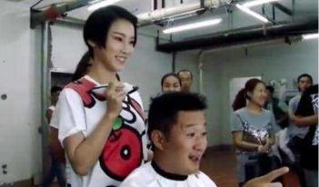 �x骞��ɷ�Ǿ����l(f��)��һ������ȥ����Ц����